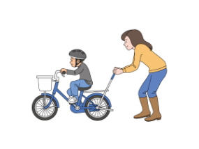 自転車の練習をする親子